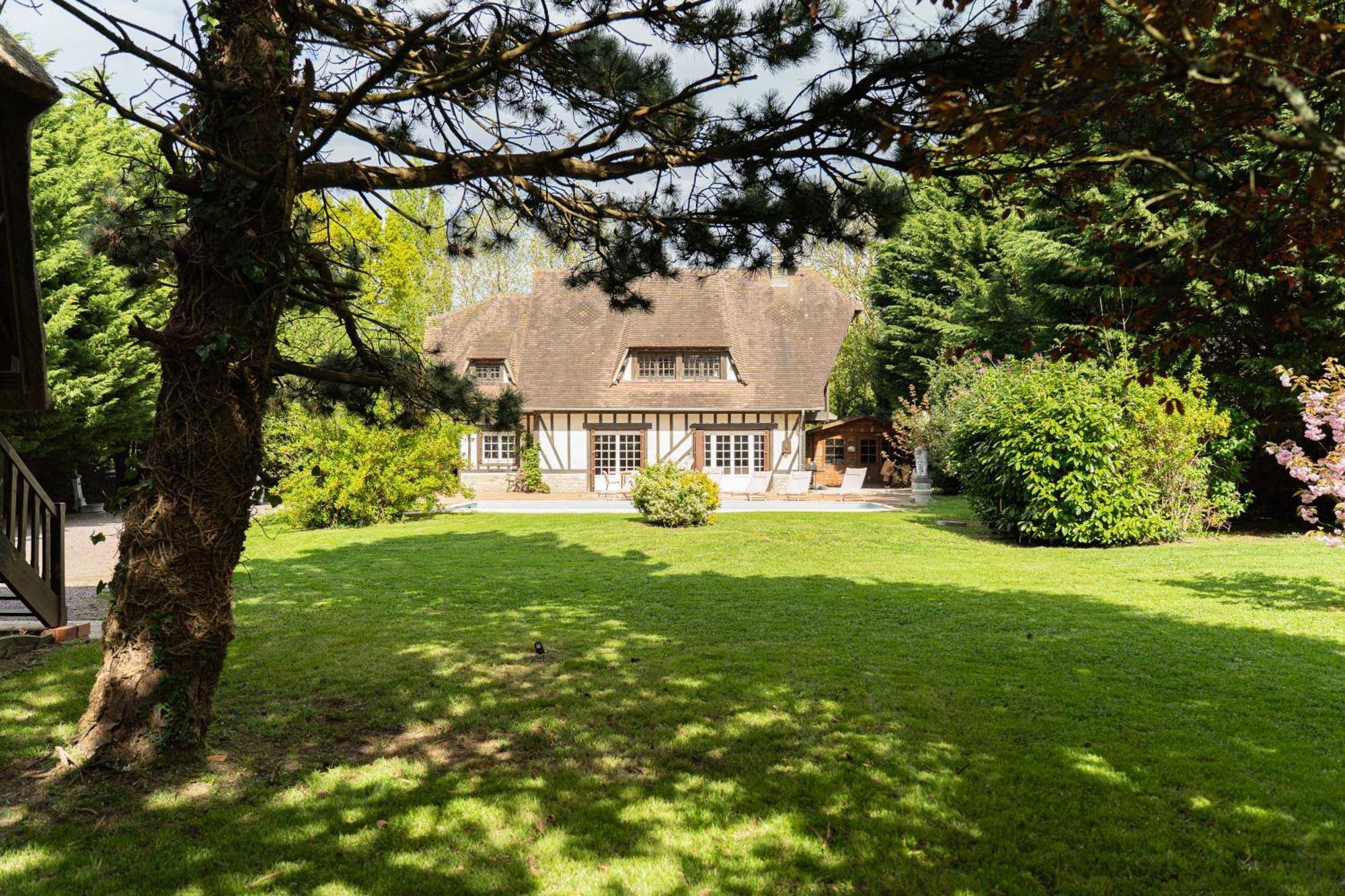 Superbe Maison Normande Avec Piscine A 3 Minutes De La Mer Auberville Exterior foto